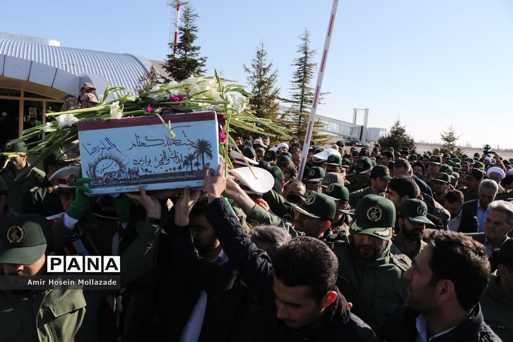 استقبال از شهید گمنام در فرودگاه ارومیه