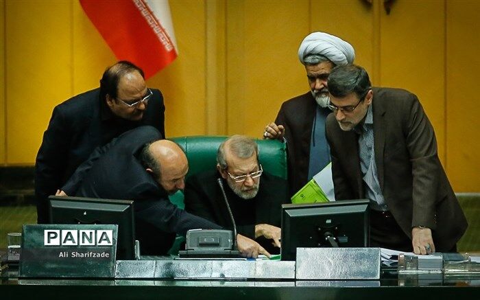 پاسخ  لاریجانی و به کنایه یک نماینده اصولگرا: «عمر کاری ما هم در مجلس مثل شما تمام شده است»