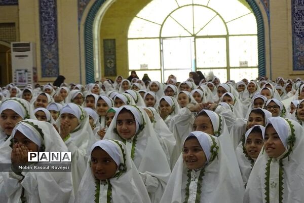 جشن تکلیف ۱۳۰۰ دانش‌آموز دختر در آبادان