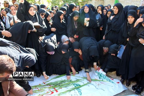 تشییع پیکر سه شهید گمنام در بوشهر-2