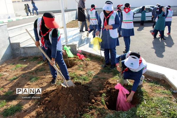 آیین برگزاری جشن تولد زمین (درختکاری) مدرسه مصلی نژاد یاسوج