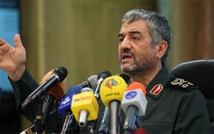 سرلشکر جعفری اعطای نشان ذوالفقار به فرمانده نیروی قدس را تبریک گفت