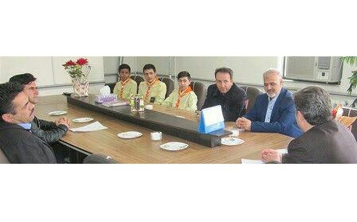 دانش‌آموزان پیشتاز ابهری با مدیر آموزش و پرورش این شهرستان دیدار کردند