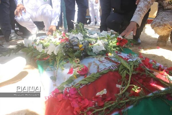 تشییع پیکر پاک  و مطهره شهید گمنام در پایگاه دوم دریایی  بوشهر