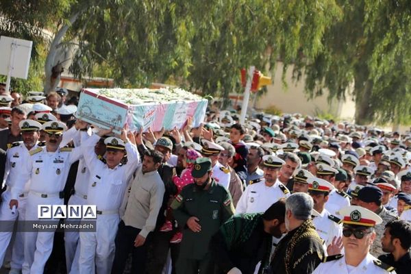 تشییع پیکر پاک  و مطهره شهید گمنام در پایگاه دوم دریایی  بوشهر