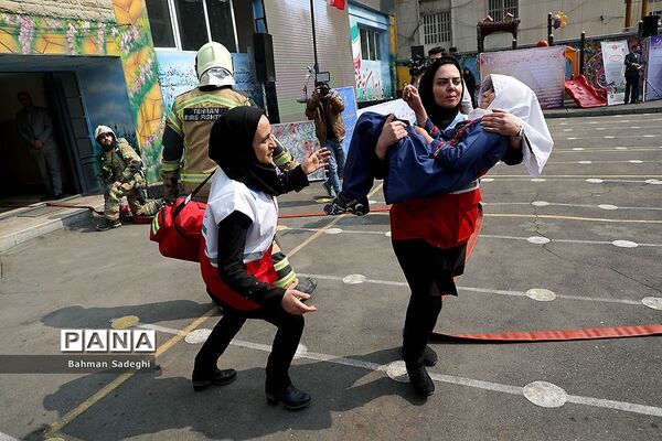 مانور آمادگی مقابله با خطرات حریق و پیشگیری از حوادث چهارشنبه آخر سال