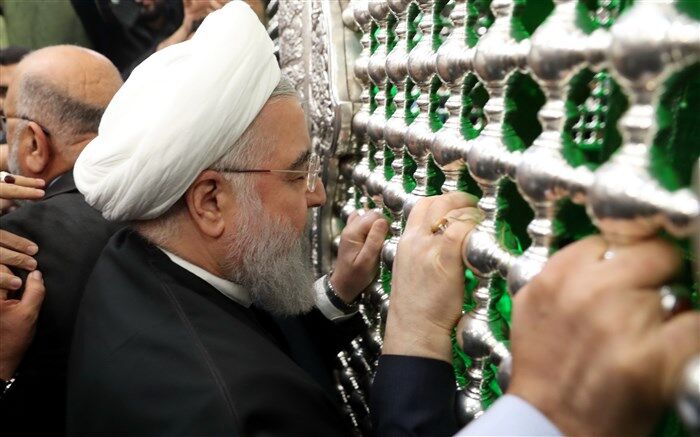  روحانی حرم امام حسین(ع) و اباالفضل العباس(ع) را زیارت کرد + تصاویر