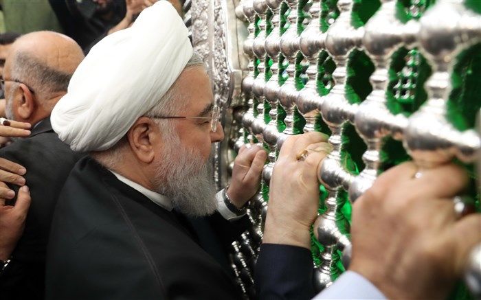  روحانی حرم امام حسین(ع) و اباالفضل العباس(ع) را زیارت کرد + تصاویر