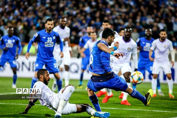 دیدار تیم های استقلال و العین امارات