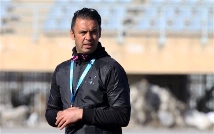 کاپیتان سابق استقلال سرخپوش شد