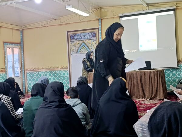 جلسه آموزش خانواده در دبیرستان میرزا جعفر سروقد مشهد مقدس 