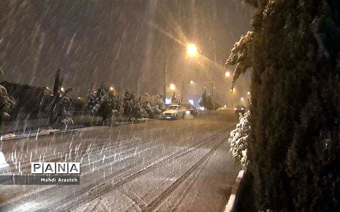 بارش برف و باران در محورهای ۱۴ استان کشور