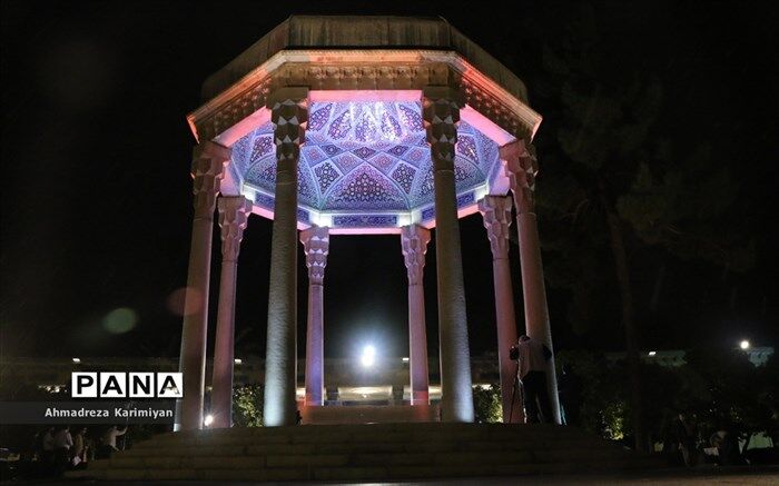 برگزاری مراسم تحویل سال نو؛ در حافظیه شیراز