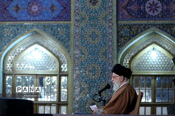 حضور رهبر معظم انقلاب در اجتماع زائران و مجاوران حرم مطهر رضوی