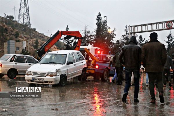 جاری شدن سیل و امدادرسانی در شیراز