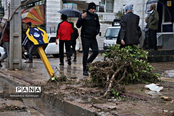 جاری شدن سیل و امدادرسانی در شیراز