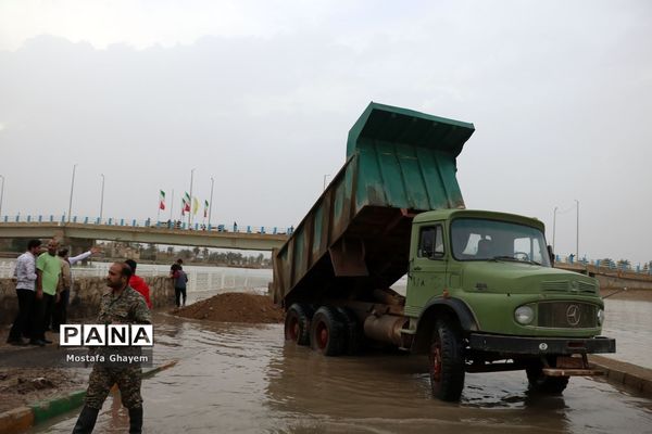 اسکان مسافران نوروزی در اماکن سرپوشیده و اجرا ی عملیات جلوگیری از طغیان رودخانه اروند درآبادان
