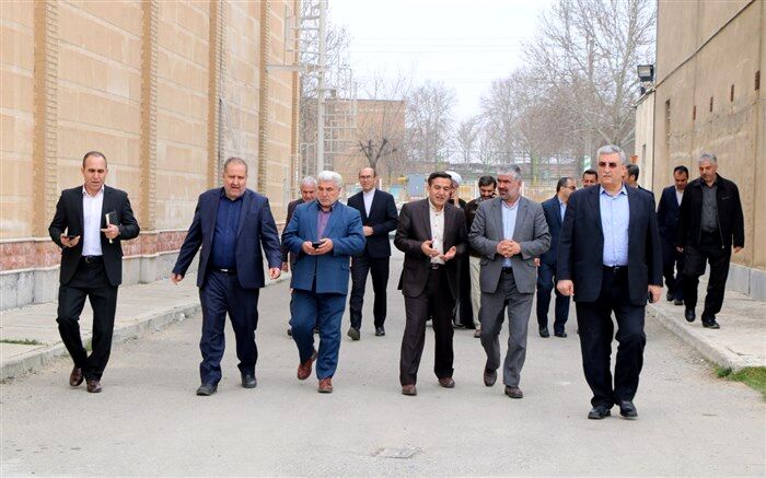 شورای شهر ارومیه با هدف بسترسازی فعالیت های ورزشی در بهسازی فضاهای ورزشی آموزش و پرورش مشارکت می کند