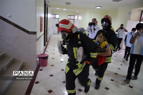 برگزاری مانور پیشگیری از حوادث چهارشنبه آخر سال در مدارس  میانه