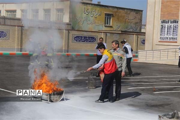 برگزاری مانور پیشگیری از حوادث چهارشنبه آخر سال در مدارس  میانه