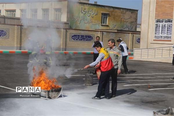 برگزاری مانور پیشگیری از حوادث چهارشنبه آخر سال در مدارس  میانه