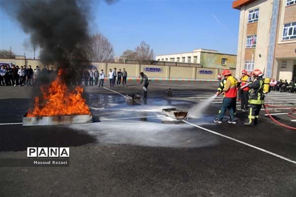 برگزاری مانور پیشگیری از حوادث چهارشنبه آخر سال در مدارس  میانه