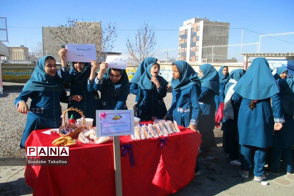 برگزاری جشنواره غذا جهت حمایت از نیازمندان در مدرسه دخترانه شاهد 2 ملایر
