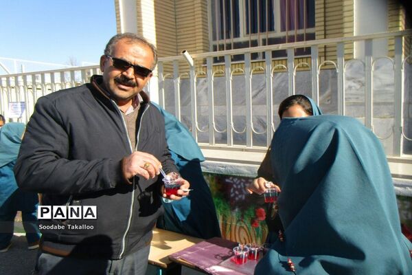برگزاری جشنواره غذا جهت حمایت از نیازمندان در مدرسه دخترانه شاهد 2 ملایر
