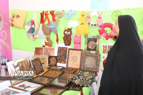 نمایشگاه فن بازار کار و فناوری و دست سازه‌های دانش‌آموزان در بوشهر