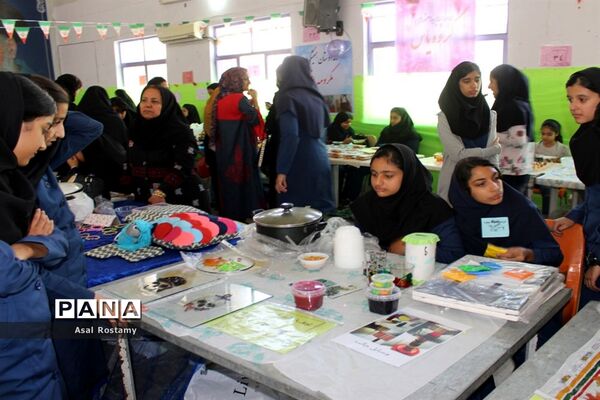 نمایشگاه فن بازار کار و فناوری و دست سازه‌های دانش‌آموزان در بوشهر