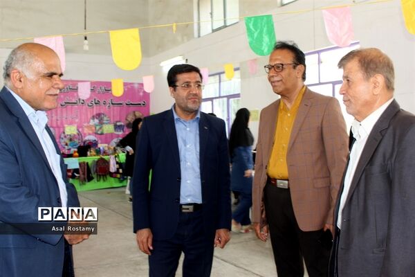 نمایشگاه فن بازار کار و فناوری و دست سازه‌های دانش‌آموزان در بوشهر