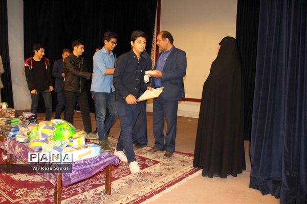 تجلیل از دانش‌آموزان برتر علمی و فرهنگی در بوشهر