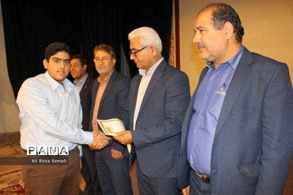 تجلیل از دانش‌آموزان برتر علمی و فرهنگی در بوشهر