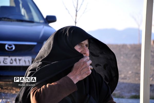 حضور مردم شهرستان خوسف در کنار قبور و مزار شهدا