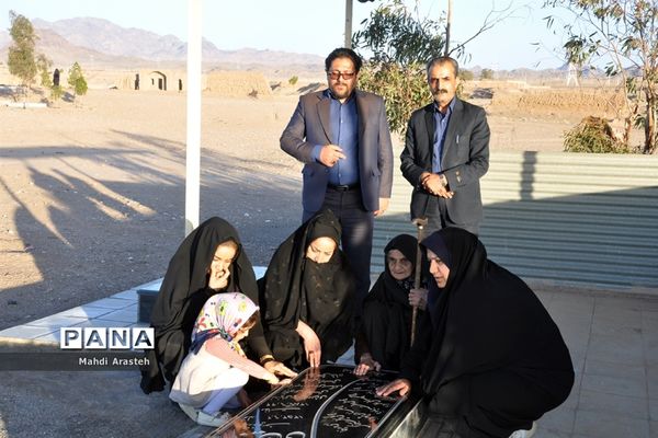 حضور مردم شهرستان خوسف در کنار قبور و مزار شهدا