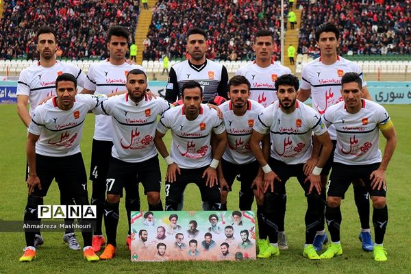 دیدار دو تیم تراکتورسازی تبریز و پدیده مشهد