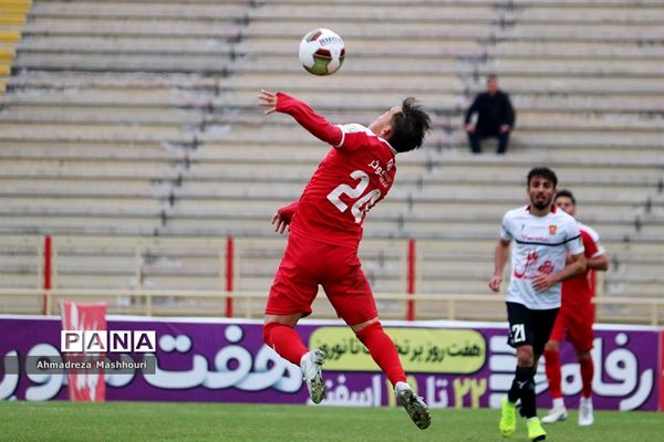 دیدار دو تیم تراکتورسازی تبریز و پدیده مشهد