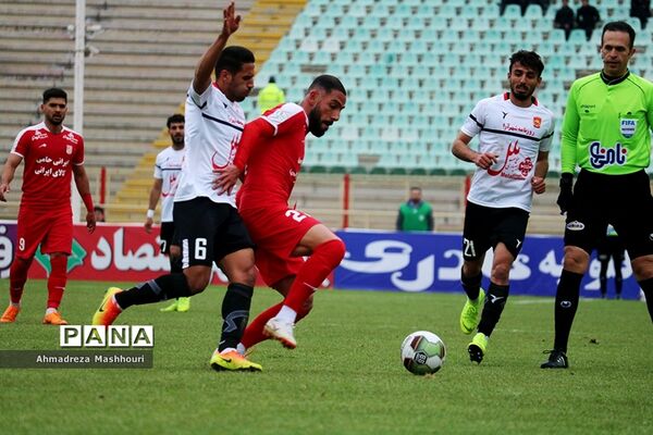دیدار دو تیم تراکتورسازی تبریز و پدیده مشهد