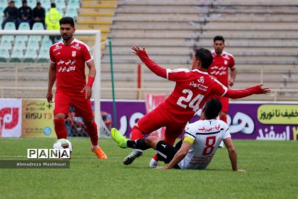 دیدار دو تیم تراکتورسازی تبریز و پدیده مشهد