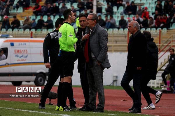 دیدار دو تیم تراکتورسازی تبریز و پدیده مشهد