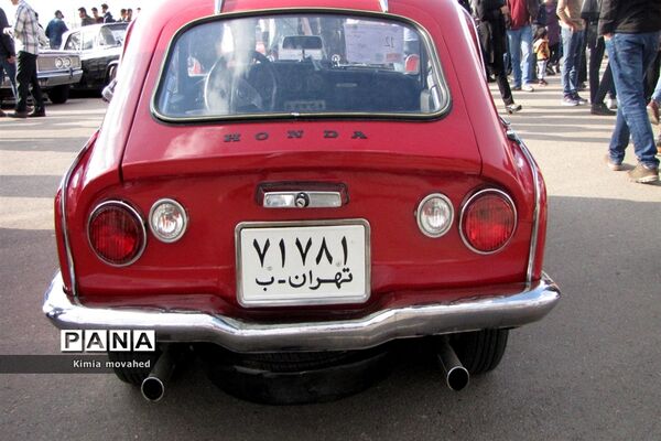 نمایشگاه خودروهای کلاسیک در شیراز