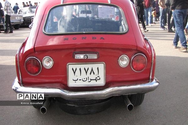 نمایشگاه خودروهای کلاسیک در شیراز