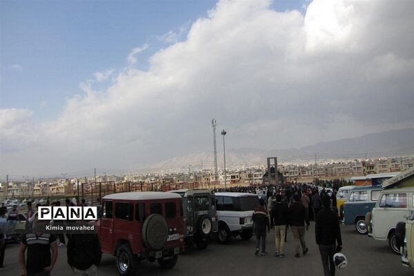 نمایشگاه خودروهای کلاسیک در شیراز