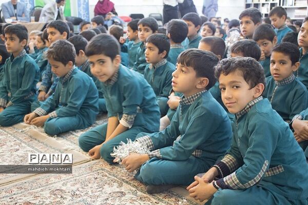 جشنواره سرود در دبستان قرآنی شهید مدرس یزد
