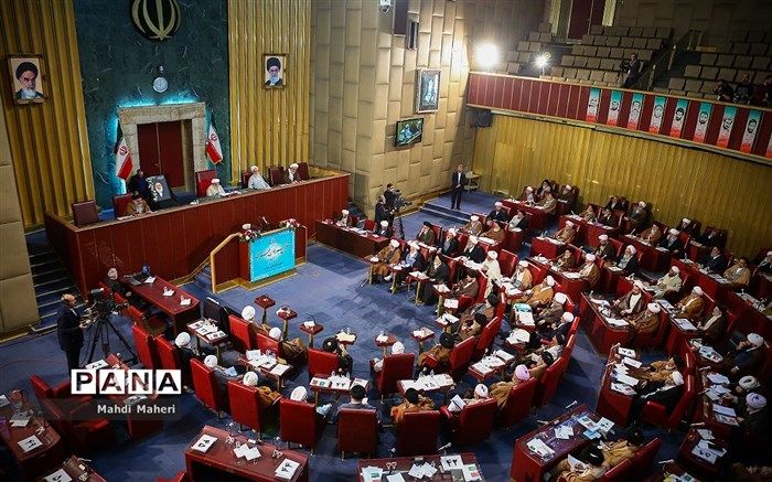 یک پرسش و یک پاسخ؛ سوال از وزیر اقتصاد در مجلس خبرگان قانونی است