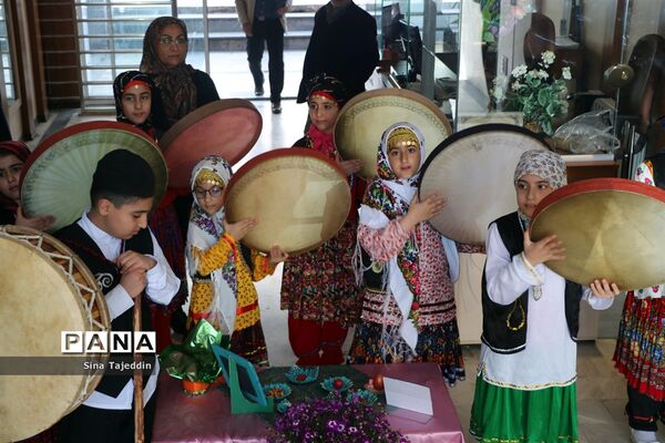 نوروزخوانی دانش‌آموزان ابتدایی در اداره کل آموزش‌وپرورش مازندران