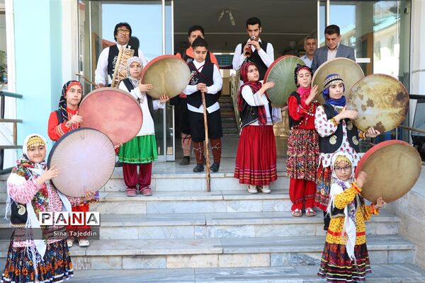 نوروزخوانی دانش‌آموزان ابتدایی در اداره کل آموزش‌وپرورش مازندران