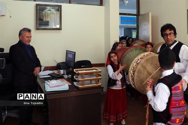 نوروزخوانی دانش‌آموزان ابتدایی در اداره کل آموزش‌وپرورش مازندران
