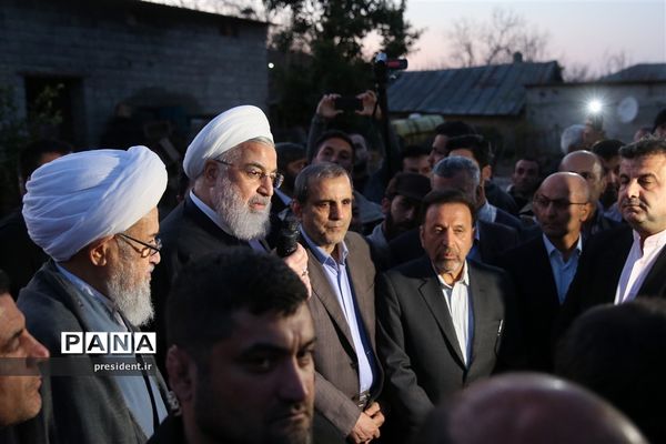 حضور رئیس جمهوری در جمع مردم روستای سیل زده کردخیل مازندران