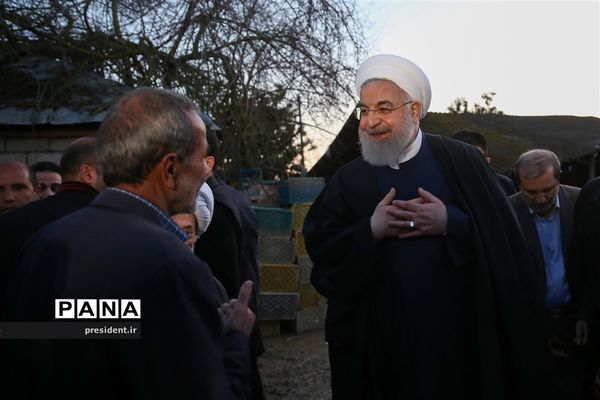 حضور رئیس جمهوری در جمع مردم روستای سیل زده کردخیل مازندران